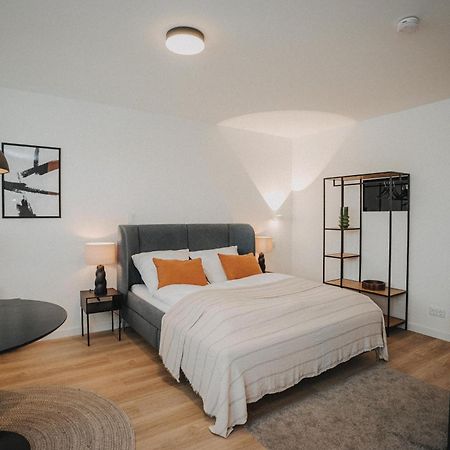 Downtown Apartment Mit Luxusbad Am Hafen Nur 5 Minuten Zu Fuss In Die Innenstadt Und Zum Bahnhof! Ольденбург Экстерьер фото