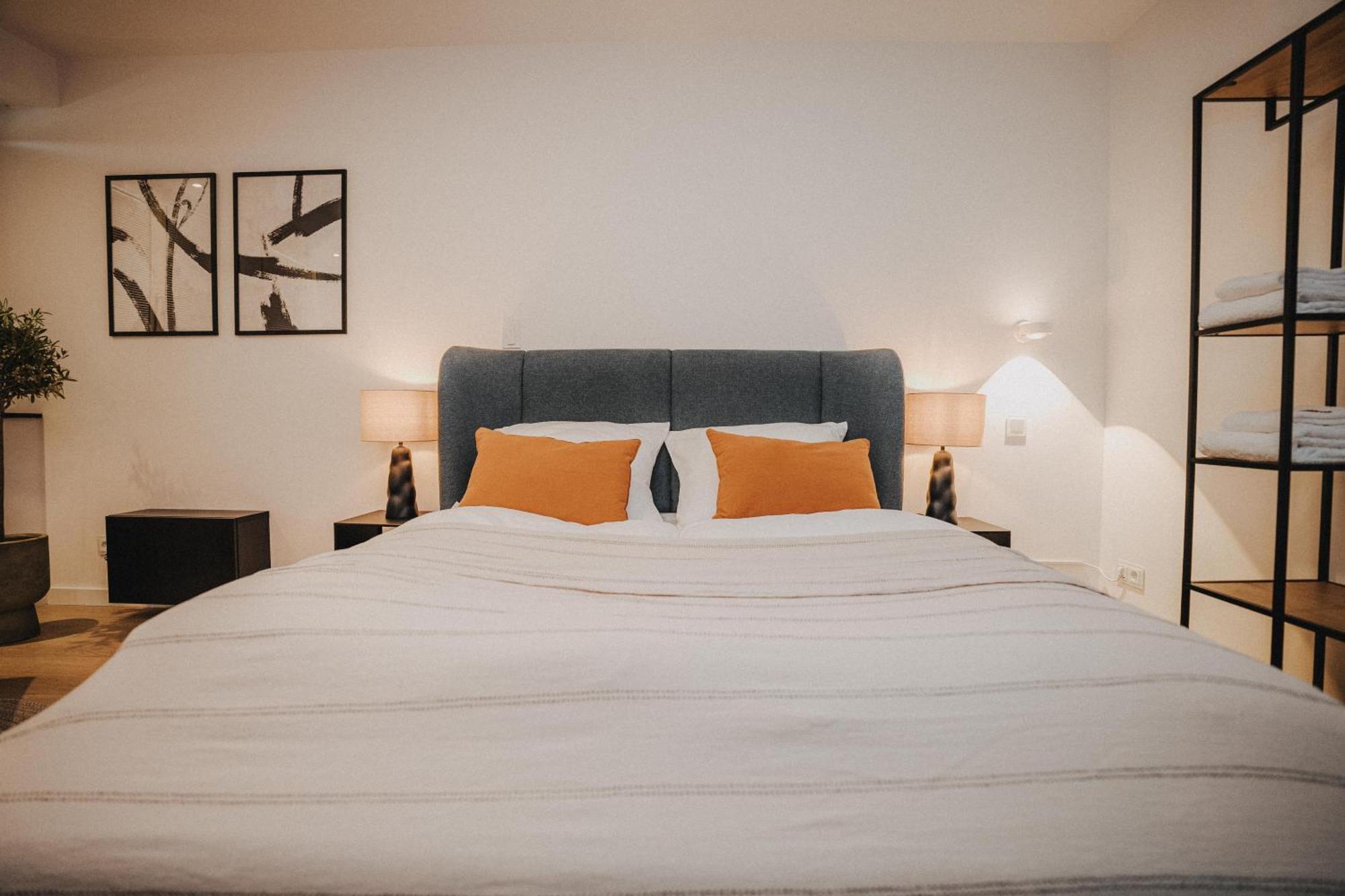 Downtown Apartment Mit Luxusbad Am Hafen Nur 5 Minuten Zu Fuss In Die Innenstadt Und Zum Bahnhof! Ольденбург Экстерьер фото
