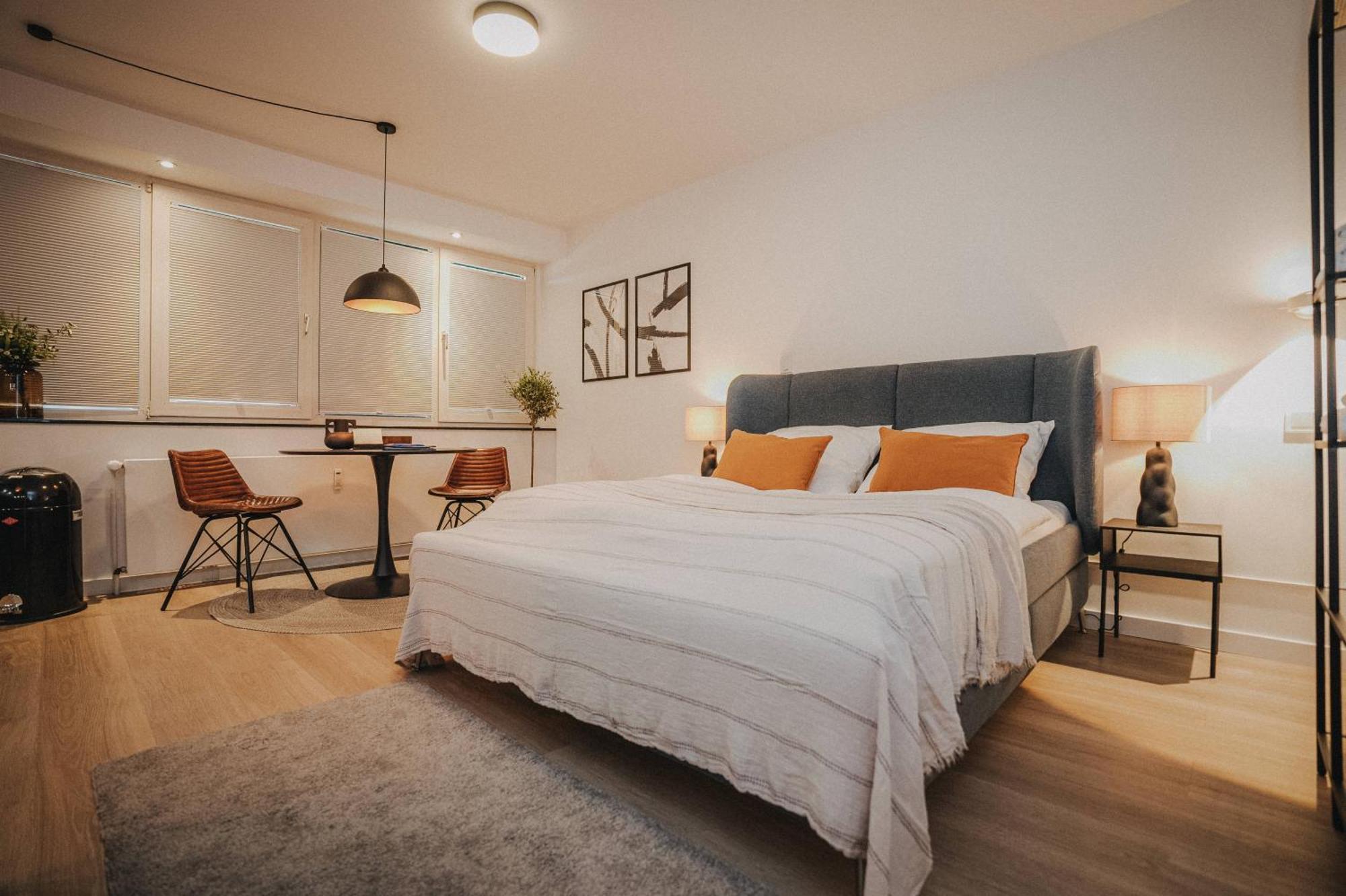 Downtown Apartment Mit Luxusbad Am Hafen Nur 5 Minuten Zu Fuss In Die Innenstadt Und Zum Bahnhof! Ольденбург Экстерьер фото