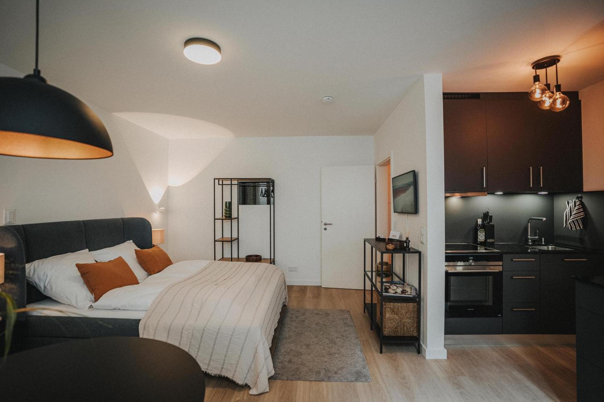 Downtown Apartment Mit Luxusbad Am Hafen Nur 5 Minuten Zu Fuss In Die Innenstadt Und Zum Bahnhof! Ольденбург Экстерьер фото