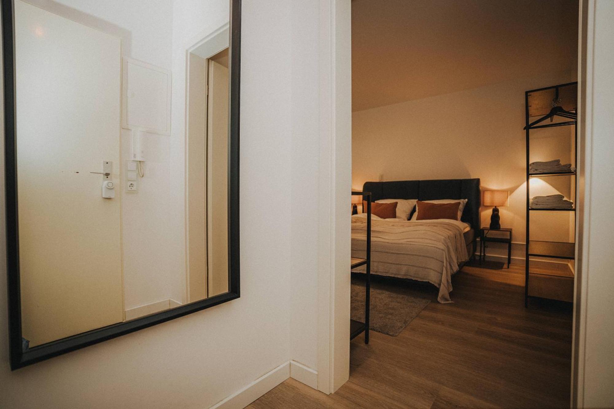 Downtown Apartment Mit Luxusbad Am Hafen Nur 5 Minuten Zu Fuss In Die Innenstadt Und Zum Bahnhof! Ольденбург Экстерьер фото