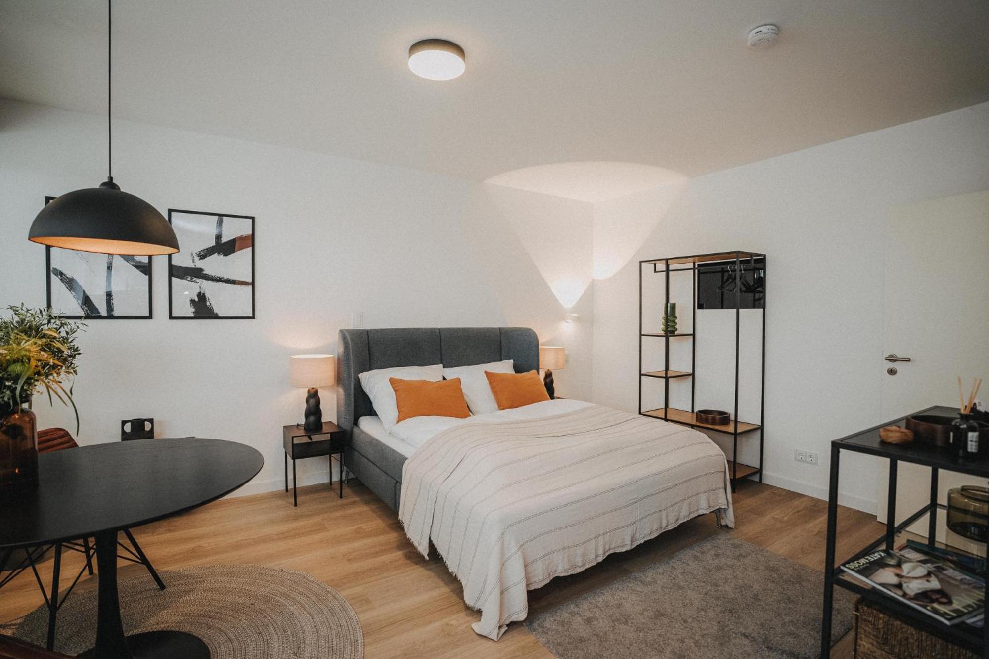 Downtown Apartment Mit Luxusbad Am Hafen Nur 5 Minuten Zu Fuss In Die Innenstadt Und Zum Bahnhof! Ольденбург Экстерьер фото